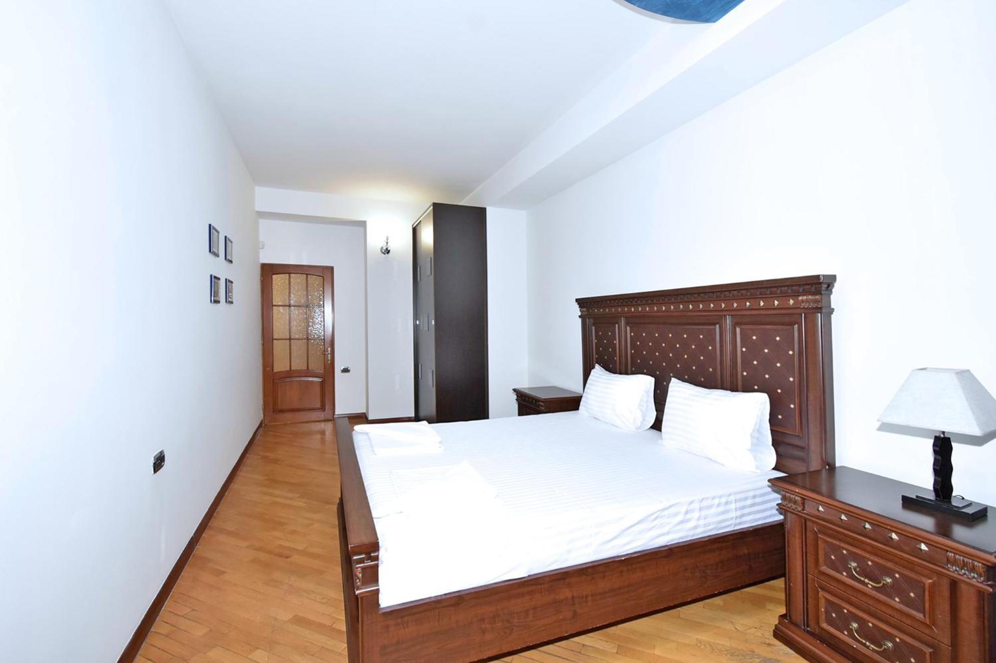 Lux 2 Bedrooms 2 Bathrooms , Open Balcony In The Center Of , Near Malibu Park Apartment