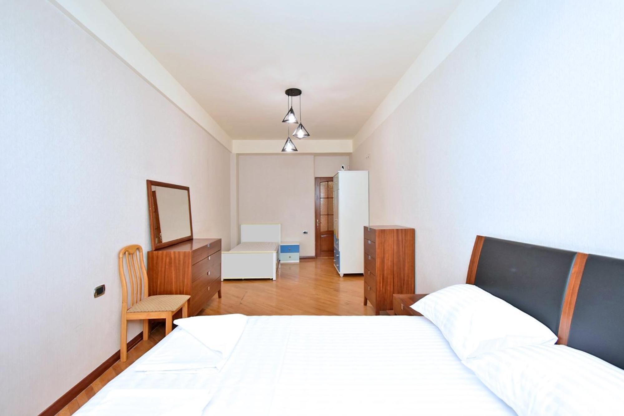 Lux 2 Bedrooms 2 Bathrooms , Open Balcony In The Center Of , Near Malibu Park Apartment