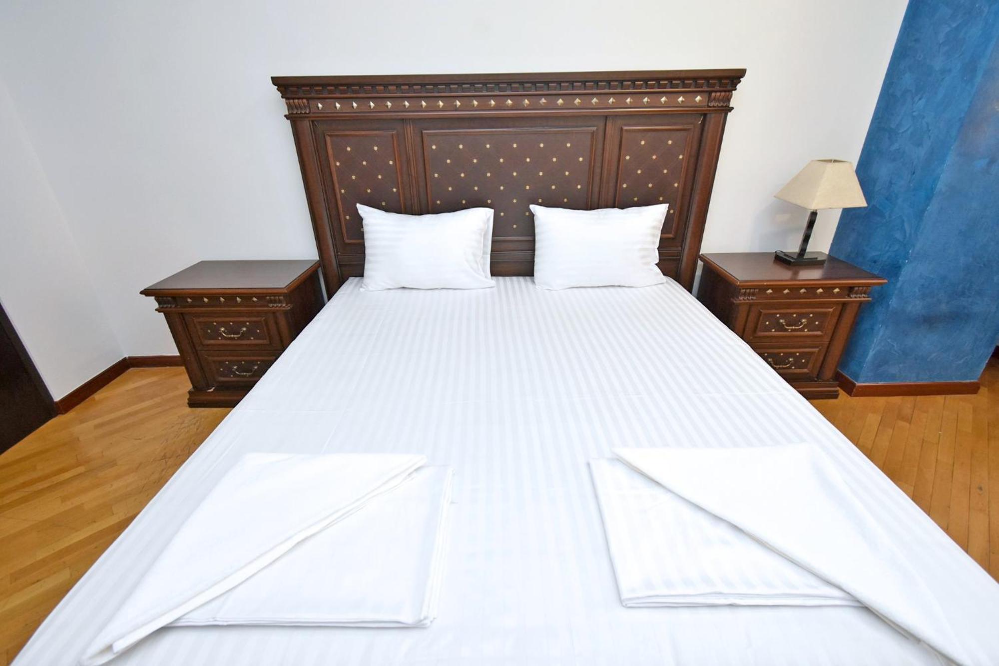Lux 2 Bedrooms 2 Bathrooms , Open Balcony In The Center Of , Near Malibu Park *