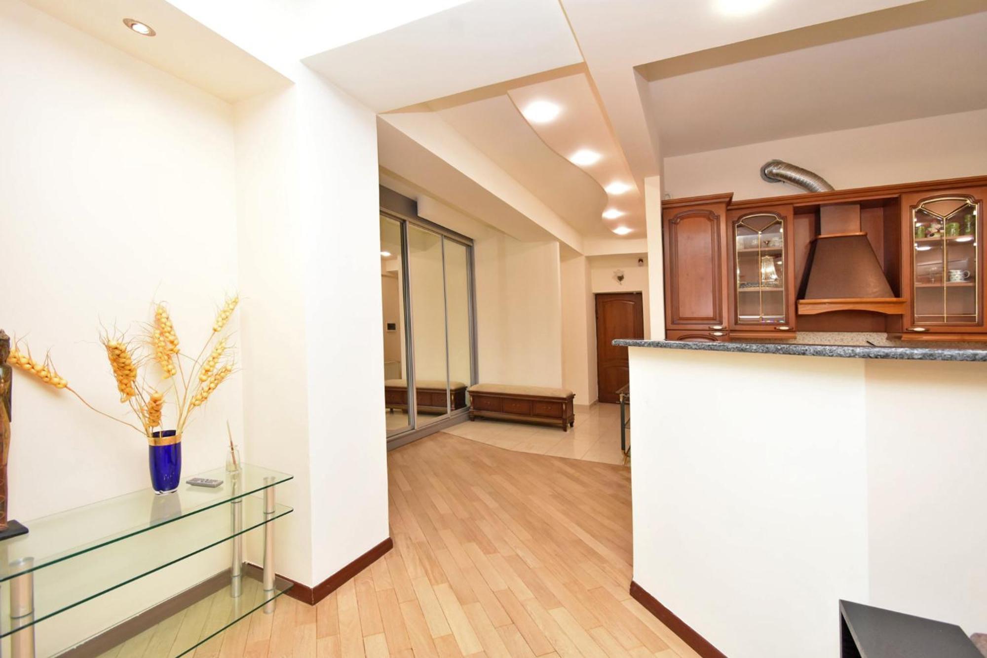 Apartment Lux 2 Bedrooms 2 Bathrooms , Open Balcony In The Center Of , Near Malibu Park
